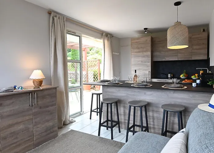 Apartment Le Village - Vj106 By Interhome Saint-Raphaël